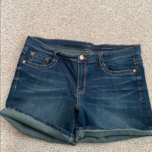 Jessica Simpson demin shorts